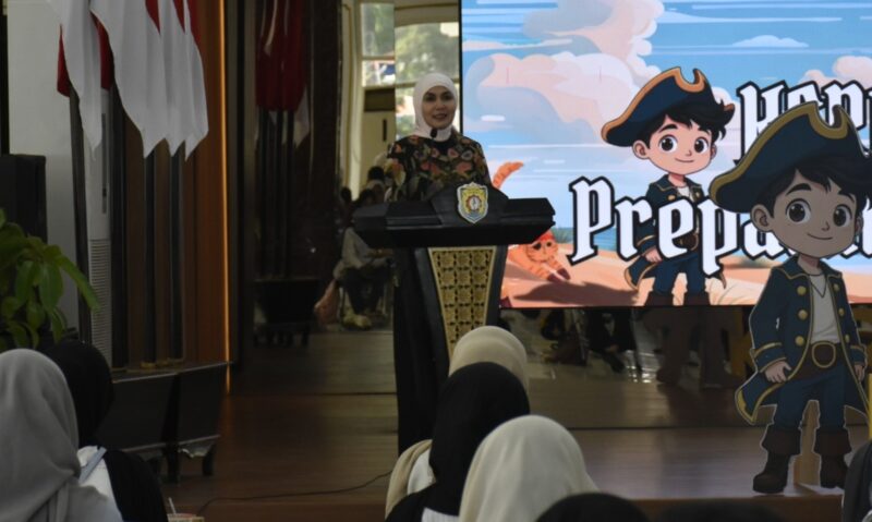 Bupati Kendal Dyah Kartika Permanasari menyampaikan sambutan saat membuka Try Out SNBT Keris Semar ke-10 yang diselenggarakan IMAKEN Unnes di Pendopo Tumenggung Bahurekso Kendal, Sabtu (31/1/2026). (Istimewa/Wawasannews)