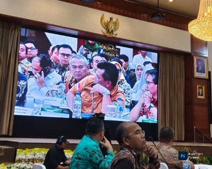 Kepala KPUS Kendal Suwardi saat mengikuti rapat koordinasi persiapan HBKN bersama Menteri Pertanian sekaligus Kepala Badan Pangan Nasional.(Dok Pribadi/Wawasan)
