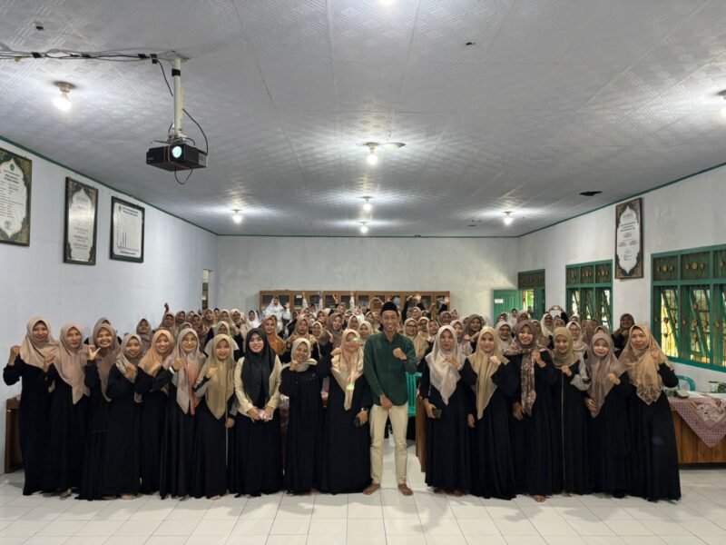 Kholid Abdillah Anggota Komisi A DPRD Jateng bersama pengurus PC Fatayat NU Kendal