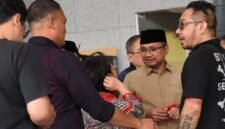 Mantan Menteri Agama Yaqut Cholil Qoumas (kedua kanan) berjalan keluar ruangan usai memenuhi panggilan KPK di Gedung Merah Putih KPK, Kamis (7/8/2025) - (Istimewa/Wawasannews)