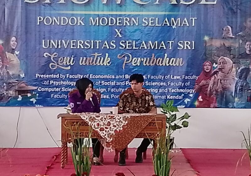 Siswa dan mahasiswa Pondok Modern Selamat serta Universitas Selamat Sri tampil dalam sesi presentasi dan pertunjukan seni pada kegiatan Gelar Karya atau Showcase bertema Seni untuk Perubahan yang digelar Yayasan Wakaf Selamat Rahayu di Kendal, Senin (2/2/2026). (Istimewa/wawasannews)