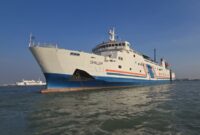 Kapal penyeberangan KMP Shalem yang akan melayani rute Kendal–Kumai, Kalimantan Tengah, terlihat bersandar di perairan sebelum resmi beroperasi. (Istimewa/Wawasannews)