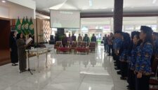 Bupati Kendal Dyah Kartika Permanasari memimpin pengambilan sumpah/janji jabatan 29 pejabat struktural di lingkungan Pemerintah Kabupaten Kendal dalam acara pelantikan di Pendapa Tumenggung Bahurekso, Jumat (6/2/2026). (Istimewa/Wawasannews)