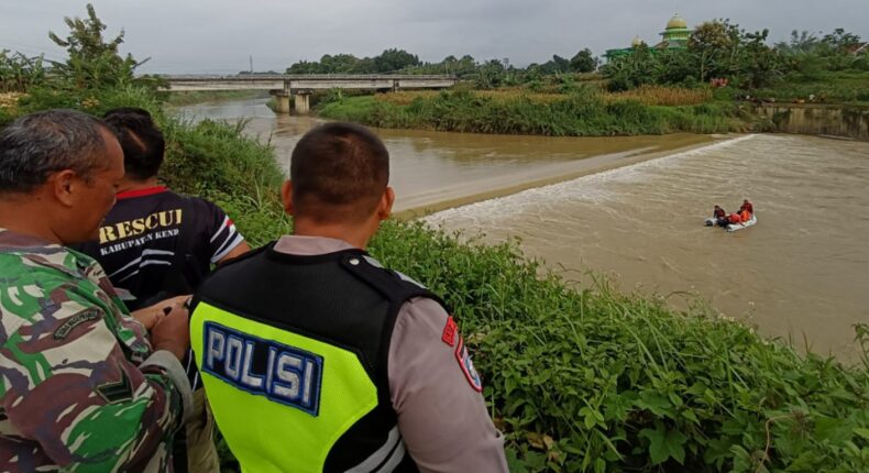 Tiga Pemuda Hanyut di Sungai Bodri Kendal, Satu Korban Masih Dalam Pencarian
