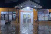 Genangan banjir merendam area kantor pelayanan publik di Kabupaten Kendal akibat luapan Sungai Blorong, Rabu (11/2/2026). (Istimewa/Wawasannews)