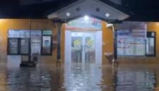 Genangan banjir merendam area kantor pelayanan publik di Kabupaten Kendal akibat luapan Sungai Blorong, Rabu (11/2/2026). (Istimewa/Wawasannews)