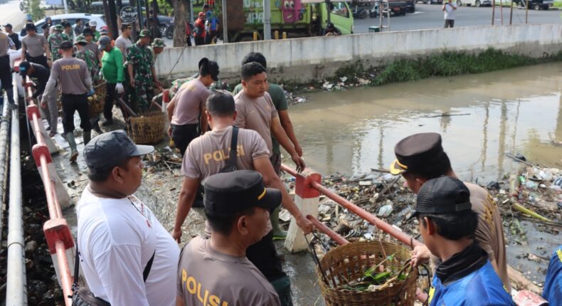 Sampah Sungai Kendal Jadi Perhatian, Pemkab Percepat Normalisasi dan Edukasi Warga