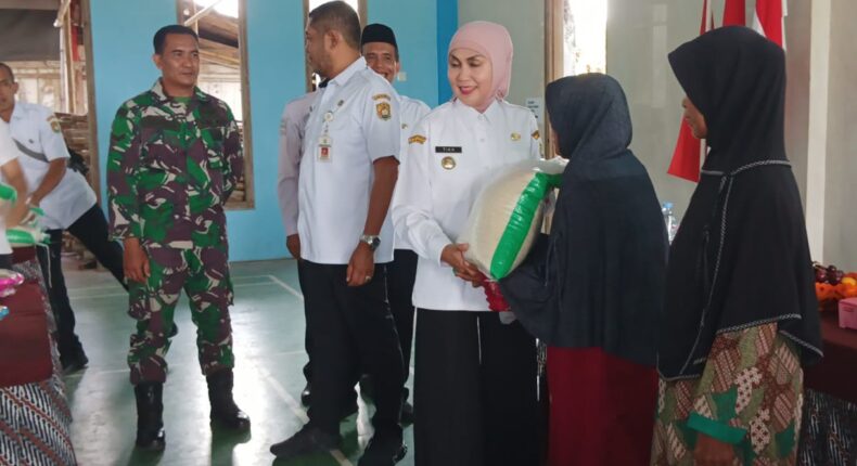 Sambut Ramadhan, Bupati Kendal Salurkan Bantuan Beras untuk 1.111 Warga Terdampak Banjir