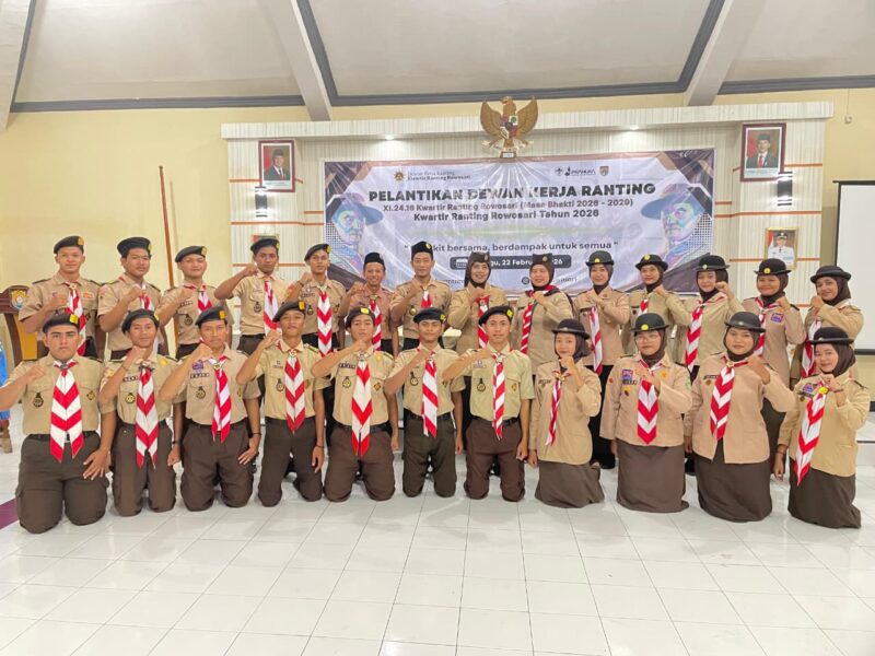 Pengurus Dewan Kerja Pramuka Penegak dan Pandega (DKR) Kwartir Ranting Rowosari masa bakti 2026–2029 berfoto bersama usai prosesi pelantikan di Aula Kantor Kecamatan Rowosari, Minggu (22/2/2026). Foto : Wawasannews