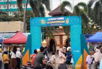 Suasana Kampung Ramadhan 1447 H di kawasan RSI Kendal tampak ramai dikunjungi warga saat menjelang waktu berbuka puasa. Foto : Wawasannews