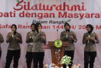 Personel Polwan Polres Kendal menampilkan penampilan religi dalam rangkaian kegiatan Safari Ramadan 1447 H di Lobby Polres Kendal, Kamis (26/2/2026). Foto : Wawasannews