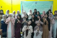 Peserta Pesantren Ramadan SMK Muhammadiyah 2 Boja berfoto bersama usai mengikuti rangkaian kegiatan pembinaan keagamaan di lingkungan sekolah, Rabu (25/2/2026). Foto : Wawasannews