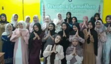 Peserta Pesantren Ramadan SMK Muhammadiyah 2 Boja berfoto bersama usai mengikuti rangkaian kegiatan pembinaan keagamaan di lingkungan sekolah, Rabu (25/2/2026). Foto : Wawasannews