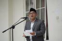 Ketua DPRD Kabupaten Kendal Mahfud Sodiq saat menyampaikan amanat sebagai pembina upacara pada peringatan HUT Kemerdekaan Republik Indonesia ke-83 versi Hijriyah di Pondok Pesantren Salafiyah Karangmalang Wetan, Kecamatan Kangkung, Kabupaten Kendal, Jumat (27/2/2026). Foto : Wawasannews.com