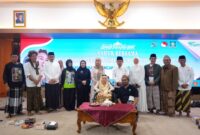 Nyai Hj. Shinta Nuriyah Abdurrahman Wahid bersama Bupati Kendal Dyah Kartika Permanasari dan jajaran Forkopimda saat sahur bersama di Pendopo Tumenggung Bahurekso Kendal, Senin (23/2/2025). Foto: Istimewa