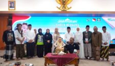 Nyai Hj. Shinta Nuriyah Abdurrahman Wahid bersama Bupati Kendal Dyah Kartika Permanasari dan jajaran Forkopimda saat sahur bersama di Pendopo Tumenggung Bahurekso Kendal, Senin (23/2/2025). Foto: Istimewa