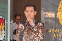 Anggota KPU Kota Semarang, Agus Supriyono, menyampaikan arahan saat apel pagi internal di lingkungan KPU Kota Semarang, Senin (2/2/2026). Foto: stimewa/Wawasannews