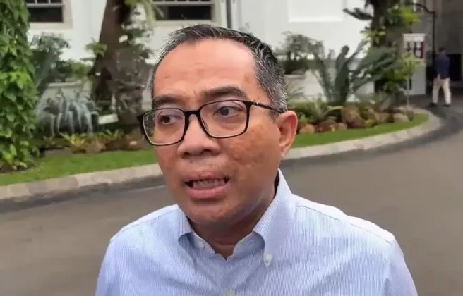 Menteri Pendidikan Tinggi, Sains, dan Teknologi (Mendiktisaintek) Brian Yuliarto memberikan keterangan kepada awak media di kawasan Istana Kepresidenan Jakarta. (Istimewa/Wawasannews)