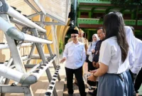 Wakil Menteri Pendidikan Dasar dan Menengah (Wamendikdasmen) Atip Latipulhayat menegaskan pentingnya penguatan karakter peserta didik melalui internalisasi Ikrar Pelajar Indonesia kepada para murid di SMA Negeri 28 Jakarta pada Senin (30/3/2026). (Istimewa/Wawasannews)