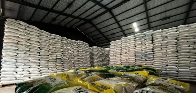 Tumpukan karung beras Cadangan Beras Pemerintah (CBP) tersimpan di gudang Bulog Cabang Surakarta, Jawa Tengah. (Istimewa/Wawasannews)