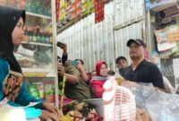 Gubernur Jawa Tengah Ahmad Luthfi mengecek harga bahan pokok di Pasar Gede Solo, Jawa Tengah, Rabu (18/3/2026). (Istimewa/Wawasannews)