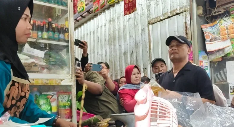Gubernur Jateng Cek Harga di Pasar Gede Solo, Pastikan Bahan Pokok Jelang Lebaran Tetap Stabil