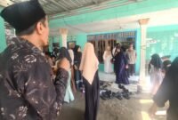 Warga RT 03 RW 01 Kelurahan Sukodono, Kecamatan Kendal, Kabupaten Kendal saling bersilaturahmi dari rumah ke rumah dalam suasana Hari Raya Idulfitri 1447 H, mencerminkan kebersamaan dan tradisi halal bihalal yang tetap terjaga. Foto : Wawasannews.com