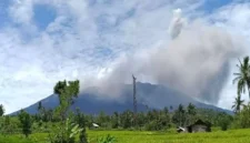 Arsip-Gunung Marapi di Kabupaten Agam, Sumatera Barat saat terjadinya erupsi. (Istimewa/Wawasannews)