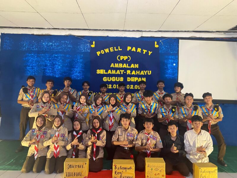 Peserta Ambalan Selamat–Rahayu Gugusdepan 02.091–02.092 SMA Pondok Modern Selamat Kendal berfoto bersama usai kegiatan Powell Party 2026 sebagai peringatan Hari Baden Powell sekaligus penguatan karakter dan kebersamaan anggota pramuka. Foto : Wawasannews