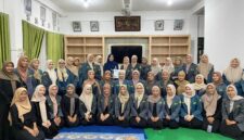 Pengurus PC IPPNU Kabupaten Kendal berfoto bersama usai kegiatan Talkshow di Aula Gedung Aswaja PCNU Kendal, Ahad (1/3/2026). Foto : Wawasannews