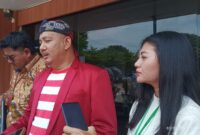 Kuasa hukum korban bersama tim memberikan keterangan kepada awak media usai melaporkan dugaan kasus penipuan dan penggelapan proyek arsitek wisata di Polres Kendal, Senin (2/3/2026). Foto : Wawasannews.com