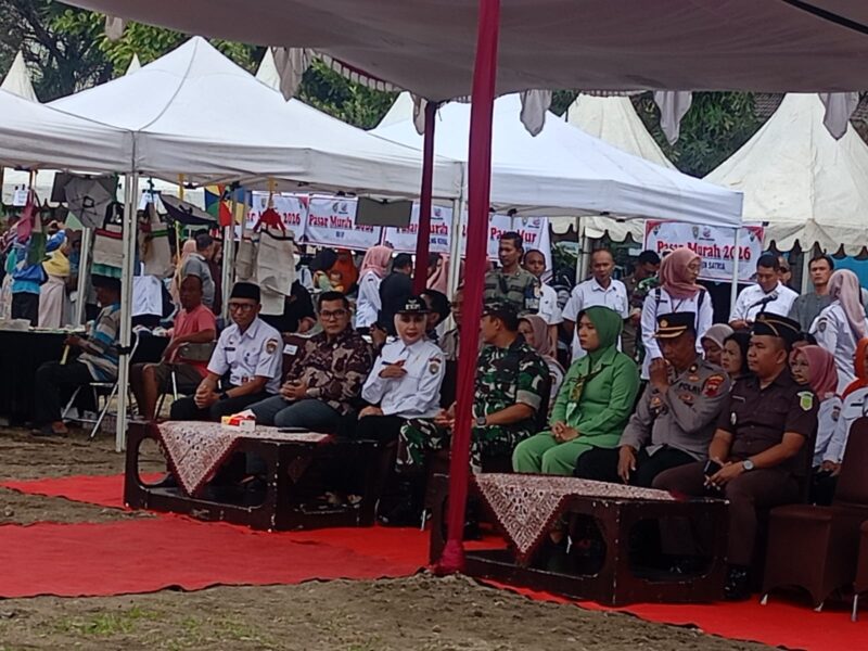 Sejumlah pejabat daerah, unsur TNI-Polri, dan tamu undangan menghadiri pembukaan Pasar Murah 2026 di Alun-alun Kendal, Rabu (4/3/2026). Foto : Wawasannews