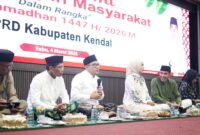 Ketua DPRD Kendal Mahfud Sodiq menyampaikan sambutan dalam kegiatan Safari Ramadan dan silaturahmi dengan masyarakat yang digelar di Gedung DPRD Kabupaten Kendal, Rabu (4/3/2026). Foto : Wawasannews.com