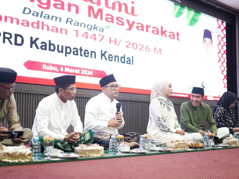 Ketua DPRD Kendal Mahfud Sodiq menyampaikan sambutan dalam kegiatan Safari Ramadan dan silaturahmi dengan masyarakat yang digelar di Gedung DPRD Kabupaten Kendal, Rabu (4/3/2026). Foto : Wawasannews.com