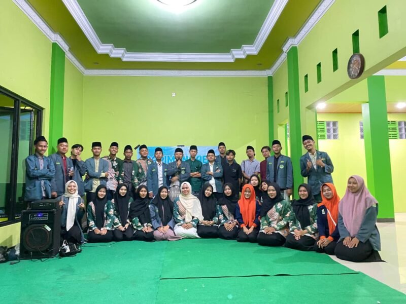 Jajaran pengurus dan anggota PAC IPNU–IPPNU Kecamatan Tirto bersama perwakilan pimpinan ranting berfoto bersama usai pelaksanaan RAPIMANCAB II di Aula MWC NU Kecamatan Tirto, Ahad (15/3/2026). Foto : Wawasannews.com