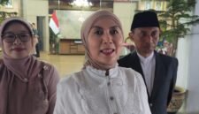 Bupati Kendal Dyah Kartika Permanasari didampingi jajaran saat memberikan keterangan terkait kebijakan peniadaan open house Idulfitri 1447 H di lingkungan Pemerintah Kabupaten Kendal. Foto : Wawasannews.com