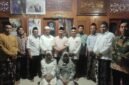 Pengurus Lakpesdam PCNU Kendal berfoto bersama jajaran PCNU Kendal usai kegiatan silaturahmi Syawalan di kediaman pengurus, Jumat (27/3/2026). Foto Wawasannews.com