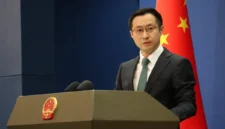 Juru Bicara Kementerian Luar Negeri China Lin Jian dalam konferensi pers di Beijing. (Istimewa/Wawasannews)
