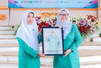 Ketua PC Fatayat NU Kendal Muarofah (kiri) bersama Ketua Umum PP Fatayat NU Hj. Margaret Aliyatul Maimunah saat pelantikan PC Fatayat NU Kendal, 18 Januari 2026. Foto: Istimewa/Wawasannews.