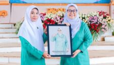 Ketua PC Fatayat NU Kendal Muarofah (kiri) bersama Ketua Umum PP Fatayat NU Hj. Margaret Aliyatul Maimunah saat pelantikan PC Fatayat NU Kendal, 18 Januari 2026. Foto: Istimewa/Wawasannews.