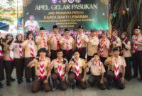 Ketua Kwarcab Gerakan Pramuka Kabupaten Kendal Mahfud Sodiq bersama jajaran pembina dan anggota Pramuka berfoto bersama usai Apel Gelar Pasukan Aksi Pramuka Peduli Karya Bakti Lebaran (APP KBL) 2026 di Alun-alun Sukorejo, Kendal, Rabu (11/3/2026). Foto : Wawasannews