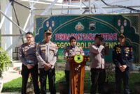 abag SDM Polres Kendal Kompol Ryke Rhimadila menyampaikan sambutan saat kegiatan pembagian zakat fitrah Ramadan 1447 H di halaman Masjid Al Mu’min Polres Kendal, Kamis (12/3/2026). Foto : Wawasannews.com