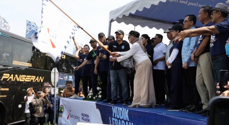Bupati Kendal dan Gubernur Jateng Lepas Pemudik Program Mudik Gratis 2026 di TMII
