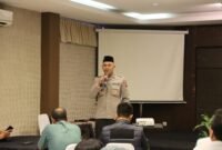 Kapolres Kendal AKBP Hendry Susanto Sianipar menyampaikan sambutan dalam kegiatan silaturahmi dan buka puasa bersama Dewan Buruh Kabupaten Kendal di Ruang Merak Resto Tirto Arum Baru, Kecamatan Patebon, Selasa (17/3/2026). Foto : Wawasannews.com