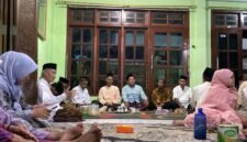 Suasana sowan dan silaturahmi jamaah Majelis Ta’lim Mushola Nurul Iman Bulak, Rowosari, saat mengikuti tausiah dan doa bersama di ndalem Bugangin, Kendal, Rabu (25/3/2026). Foto : Wawasannews.com