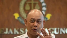 Kepala Badan Gizi Nasional (BGN) Dadan Hindayana menyampaikan keterangan kepada wartawan usai bertemu dengan Jaksa Agung ST Burhanuddin di Gedung Kejaksaan Agung, Jakarta, Selasa (17/3/2026). (Istimewa/Wawasannews)