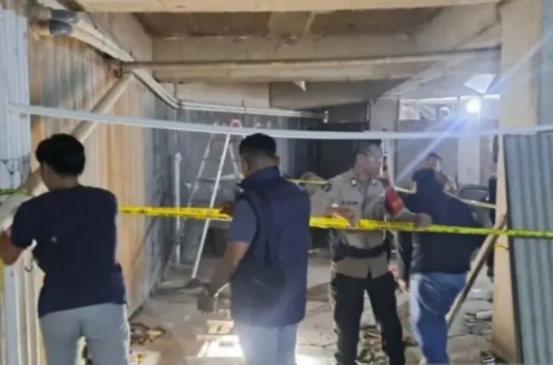 Pihak kepolisian melakukan olah TKP lokasi empat pekerja yang tewas di Jalan TB Simatupang RT 02/RW 02, Tanjung Barat, Jagakarsa, Jakarta Selatan, Jumat (3/4/2026). (Istimewa/Wawasannews)