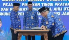 Gubernur Jawa Tengah Ahmad Luthfi saat melantik dan mengambil sumpah/janji jabatan Pejabat Pimpinan Tinggi Pratama dan Pejabat Fungsional Ahli Utama di lingkungan Pemerintah Provinsi Jateng, di Semarang, Senin (27/4/2026). (Istimewa/Wawasannews)