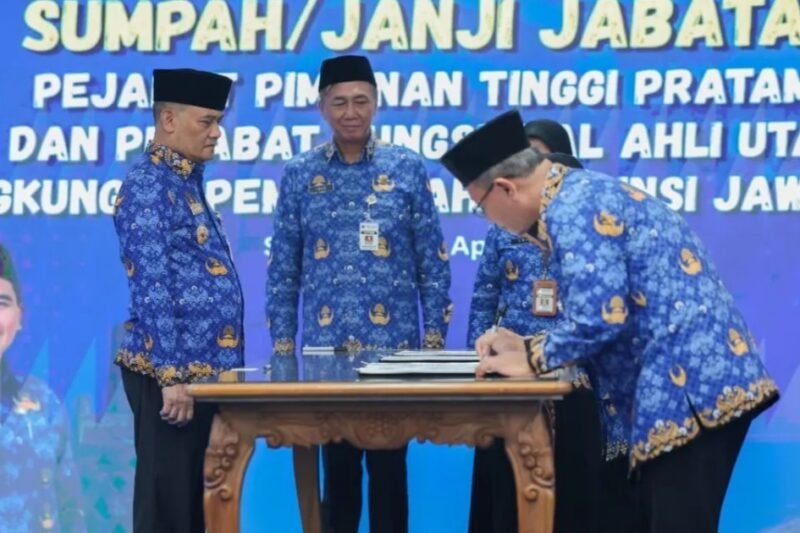 Gubernur Jawa Tengah Ahmad Luthfi saat melantik dan mengambil sumpah/janji jabatan Pejabat Pimpinan Tinggi Pratama dan Pejabat Fungsional Ahli Utama di lingkungan Pemerintah Provinsi Jateng, di Semarang, Senin (27/4/2026). (Istimewa/Wawasannews)