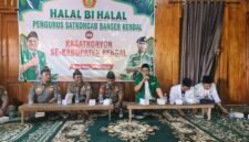 Pengurus Satkorcab Banser Kabupaten Kendal bersama jajaran Kasatkoryon se-Kabupaten Kendal mengikuti kegiatan Halal Bihalal yang digelar di Curug Sewu, Kecamatan Patean, Minggu (5/4/2026). Foto : Wawasannews.com